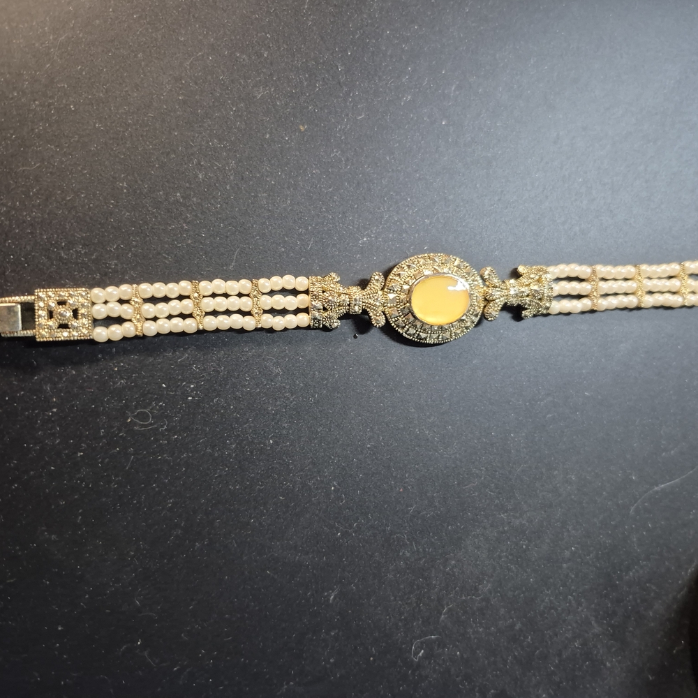 Gold and Cream Elegant Bracelet Jewelry - Picture 2 of 6